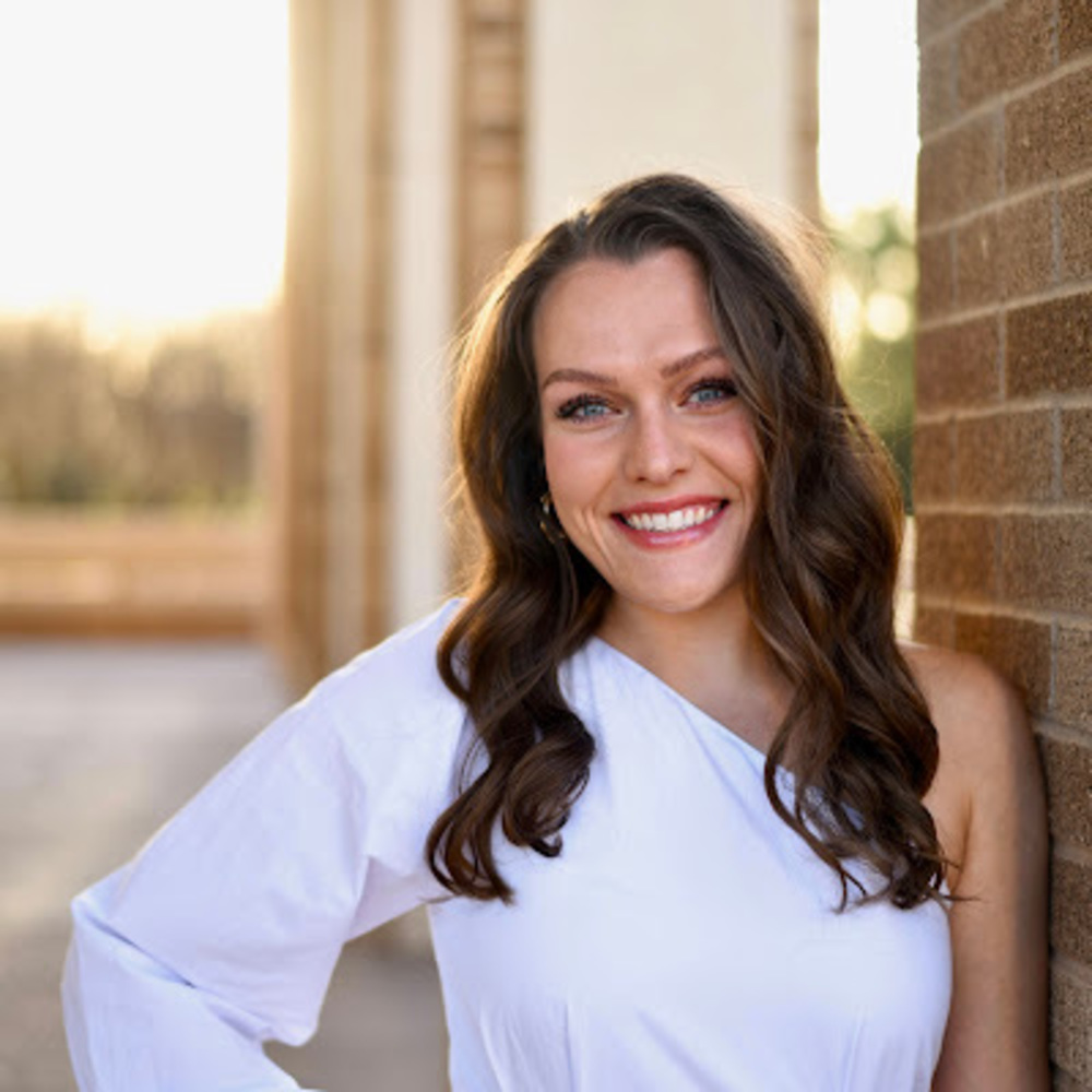 Meet your Posher, Saylor